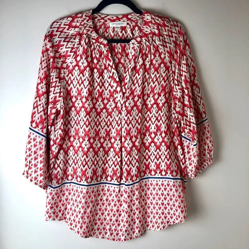 BeachLunchLounge | Red & Cream Patterned V-neck